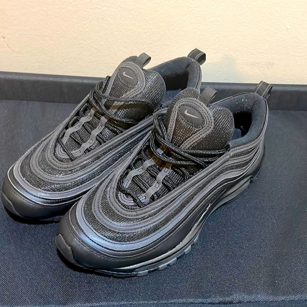 Black Nikes AirMax